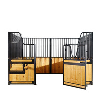 Clôtures pour fermes équestres, écuries de style européen, hangars pour chevaux, enclos, équipements pour l'élevage de chevaux, installations agricoles et de ranch, écuries pour chevaux de course