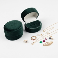 Mini boîte à bijoux ovale en velours, boîte universelle pour bagues, clous, pendentifs, rangement parfait, cadeau idéal pour la Saint-Valentin