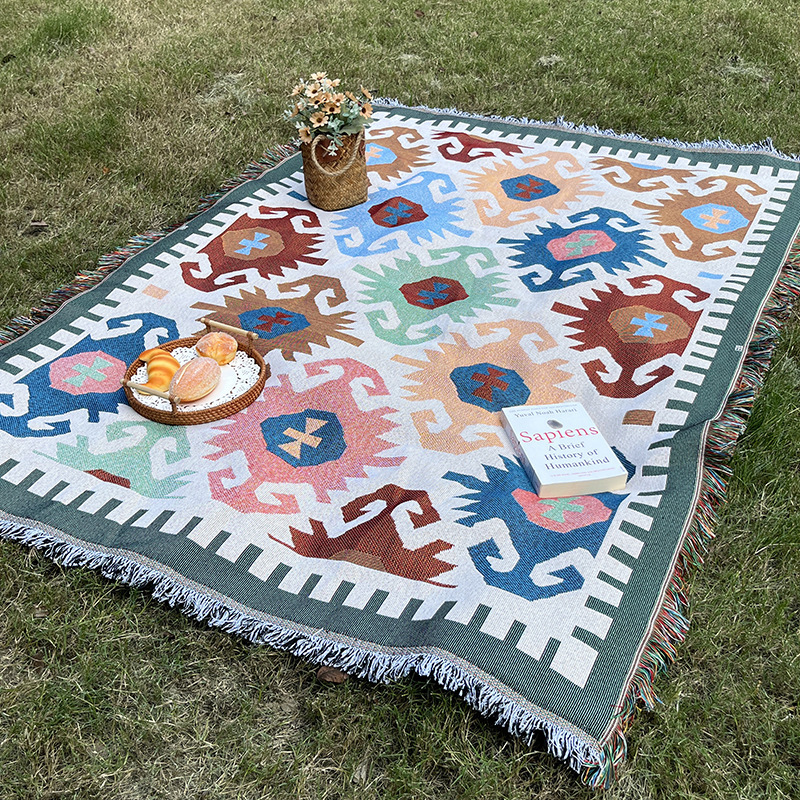 Light-colored geometric multi-functional cover