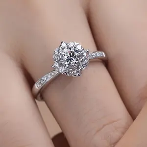 Nouveau Design Prong Setting Wedding Fiançailles Diamond Ring Solitaire Rings 18k Moissanite Ring