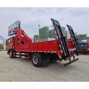Camión de Plataforma Plana con Brazo Plegable Dongfeng D9, Grúa de 8 Toneladas para Elevación en Jardinería e Infraestructura - Product Image 3