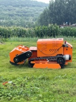 Tondeuse à gazon sur chenilles télécommandée ZYB 90 15P sans fil, moteur diesel monocylindre, largeur de coupe 90 cm