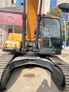 Excavadora de cadenas Hyundai 220LC-9S usada, 22 toneladas, excavadora de segunda mano, original de Corea, en buen estado con pocas horas de trabajo. - Product Image 4