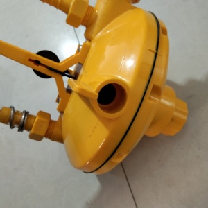 Régulateur <span class=keywords><strong>d</strong></span>'<span class=keywords><strong>eau</strong></span> à pression en plastique de haute qualité YZB pour lignes à boire de ferme de poulet - Product Image 4