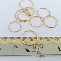 Anillos de Dedo Vintage de Oro de 14K con Patrón Brillante, Anillo de Banda Delgada Premium, Joyería Minimalista para Compromiso y Aniversario