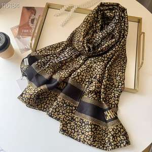 Écharpe en soie satinée de luxe, logo de créateur, imprimé léopard, printemps, enfants, longue, coupe-vent, durable, châle de plage, vente en gros - Product Image 5