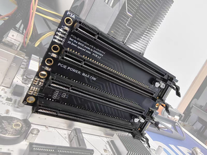 4‑Port PCIe x16 to x4x4x4x4 Splitter <b>Card</b> PCIe Bifurcation Adapter Multi‑GPU Expansion Board - Product Image 3