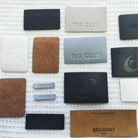 Écussons en similicuir PU gaufré adhésifs personnalisés OEM, étiquettes de réparation en similicuir gravables au laser pour jeans et chapeaux