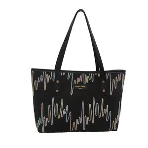 Bolso bandolera acolchado de lona con bordado de fuegos artificiales para mujer - Product Image 3