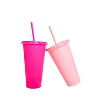 Gobelet en plastique réutilisable de couleur unie de 710ml avec paille et couvercle Bouteille d'eau de 24oz pour les fêtes d'anniversaire Tasse de faveur de couleur unie