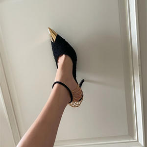 Nouvelles chaussures sexy à talons hauts de luxe et tendance 2026, chaussures pour femmes à talon fin en fer doré, chaîne métallique - Product Image 3