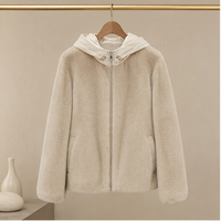 Manteau en fourrure sherpa de luxe pour femmes avec capuche amovible, rembourrage en duvet de canard blanc à 90%, veste chaude d'hiver
