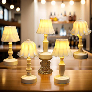 Petite veilleuse LED créative de style nordique <span class=keywords><strong>Mini</strong></span> lampe de table rétro en plastique ornement de bureau Cadeau d'anniversaire Bougies LED sans flamme - Product Image 2