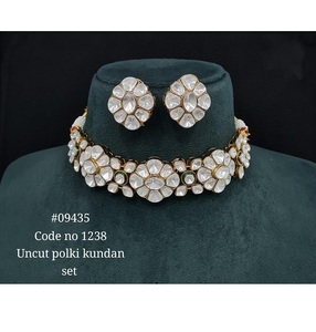 Ensemble collier choker Kundan victorien 09435 avec boucles d'oreilles assorties pour femmes, bijoux pour occasions festives et mariages - Product Image 1