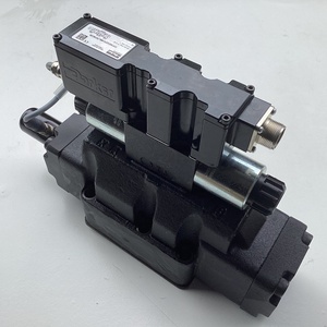 Contrôleur directionnel proportionnel D91FCB32HC2NE70 avec électronique intégrée OBE en stock - Product Image 2