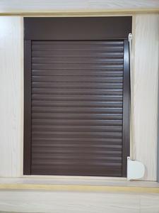 <span class=keywords><strong>Volet</strong></span> roulant <span class=keywords><strong>automatique</strong></span> en alliage d'aluminium de type ouvert pivotant Couleur personnalisée pour porte d'entrée Porte d'entrée - Product Image 4