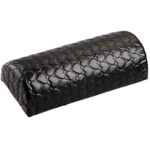 <span class=keywords><strong>Media</strong></span> <span class=keywords><strong>luna</strong></span> forma de cuero artificial de almohada Venta caliente Lavable a mano brazo resto para salón de <span class=keywords><strong>uñas</strong></span> usando - Product Image 3