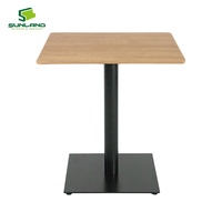 Nouvelle table d'extérieur durable SCB, résistante aux intempéries, surface de table 70*70cm, idéale pour l'utilisation en extérieur, dans les jardins, les cafés, l'hôtellerie-restauration.
