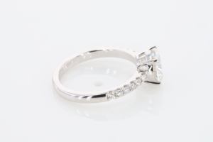 Modyle — anneau en or 18k, avec diamant de laboratoire latéral, 8 cœurs et 8 flèches, 7.5mm - Product Image 6