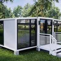 Maison conteneur préfabriquée extensible sur mesure de 20 pieds avec 2 chambres, design modulaire durable, assemblage rapide, résistante aux intempéries avec toit à pignon