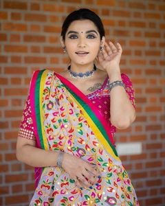 Tenue indienne traditionnelle <span class=keywords><strong>Lehenga</strong></span> choli de <span class=keywords><strong>style</strong></span> lourd exclusif Dernier nouveau créateur <span class=keywords><strong>Lehenga</strong></span> pour les femmes Porter des vêtements de mariage ou de fête - Product Image 3