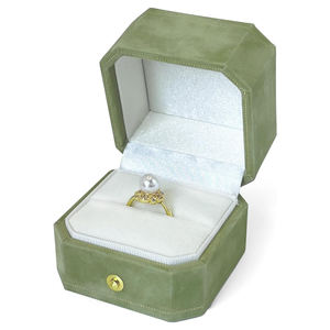 Boîte à bijoux de luxe en velours vert avec logo personnalisé pour pendentif, collier, boucles d'oreilles, bague, emballage cadeau - Product Image 1