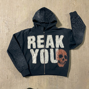 Sudadera con capucha pesada con cremallera, gráfico de calavera con tachuelas, letras desgastadas, estilo Y2K streetwear - Product Image 1