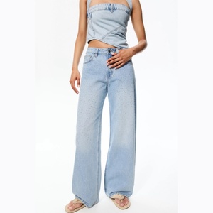 Nueva Llegada, Jeans de Mujer de Alta Calidad, Corte Recto, Holgados, Cintura Media, Lavado Claro, con Pedrería - Product Image 1
