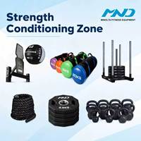 Équipement de fitness personnalisé pour la compétition : zone de cardio, zone de musculation et zone d'entraînement fonctionnel pour salle de sport