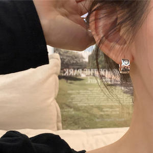 Pendientes de Metal con Diseño de Flor de Amor para Mujer, con Diseño Simple y Combinación Perfecta, Venta al por Mayor - Product Image 5