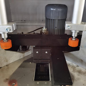 Machine automatique <span class=keywords><strong>de</strong></span> nettoyage des coins supérieurs et inférieurs pour les profilés <span class=keywords><strong>de</strong></span> fenêtres et <span class=keywords><strong>de</strong></span> portes en PVC - Product Image 3