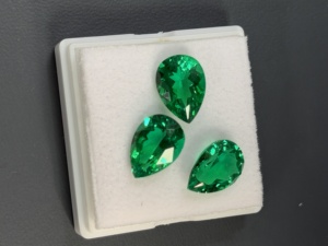 Prix de gros usine – Pierre d'émeraude verte colombienne taille poire pour la fabrication de bijoux - Product Image 2