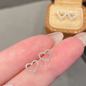 อาซูโอ 18K ทองคำขาวแท้ เพชรธรรมชาติแท้ รูปหัวใจน่ารัก ต่างหูแบบมินิสุดคลาสสิก ของขวัญสำหรับเด็กผู้หญิงและวันเกิดเด็ก - Product Image 5