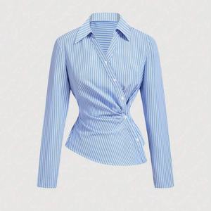 Blusa Cruzada a Rayas Azules y Blancas para Mujer - Camisa con Cuello y Cintura Ajustada con Dobladillo Asimétrico a la Moda - Product Image 2