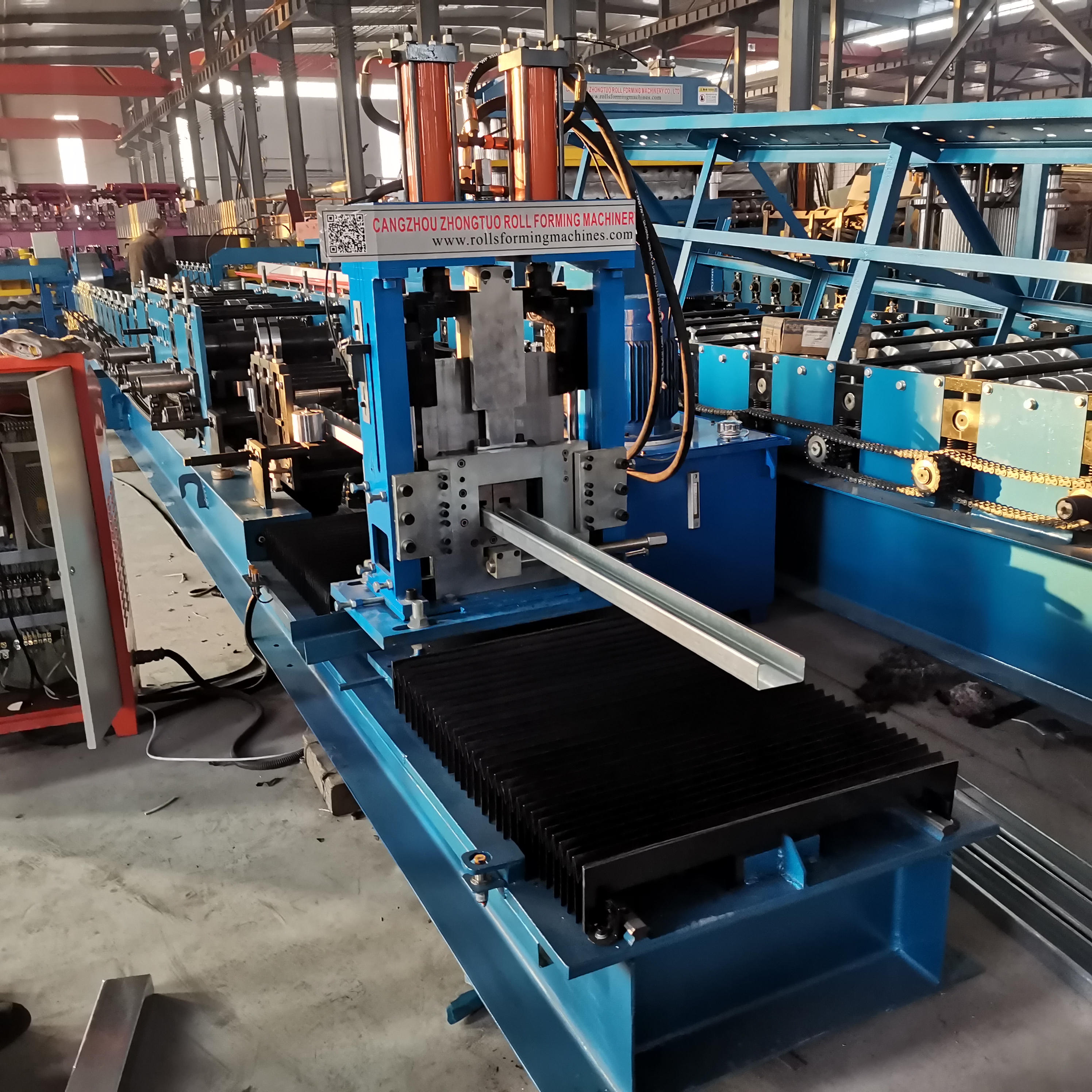 Fast change semi automatic metal C purlin channel roll formed machine