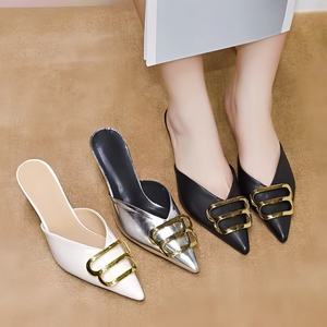 Mules de Diseño Personalizado de Lujo, Marca BB, para Mujer, Plateadas, con Punta en Pico, Logotipo Dorado, Tacones Altos, Versátiles y Fáciles de Usar - Product Image 6