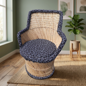 Fauteuil en bambou léger et écologique fait à la main avec coussin géométrique noir, chaise moderne pour salon - Product Image 1