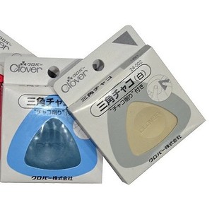 ชอล์กสามเหลี่ยมโคลเวอร์ 24-002 สีขาว สำหรับเย็บผ้าและงานปะติดแบบพกพา - Product Image 4