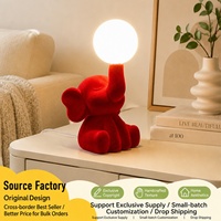 Lampe éléphant moderne en résine floquée rouge avec globe lumineux, accent lumineux USB pour table, chambre, salon et décoration cadeau