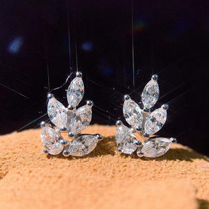 Élégantes boucles d'oreilles clous en or blanc avec zircon taille marquise, motif végétal, bijoux romantiques de mariage pour femme - Product Image 3