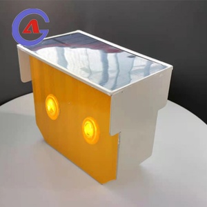 ไฟเตือนกั้นถนนแบบโซลาร์เซลล์ LED สีเหลือง กระพริบเรียงลำดับ สำหรับความปลอดภัยบนท้องถนน - Product Image 3