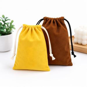 Sac cadeau en velours écologique avec fermeture à cordon et impression par transfert thermique - Product Image 2