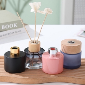 Tubo di Carta Cilindrico in Cartone Kraft Riciclabile di Alta Qualità per Bottiglie di Profumo in Vetro e Oli Essenziali - Product Image 1