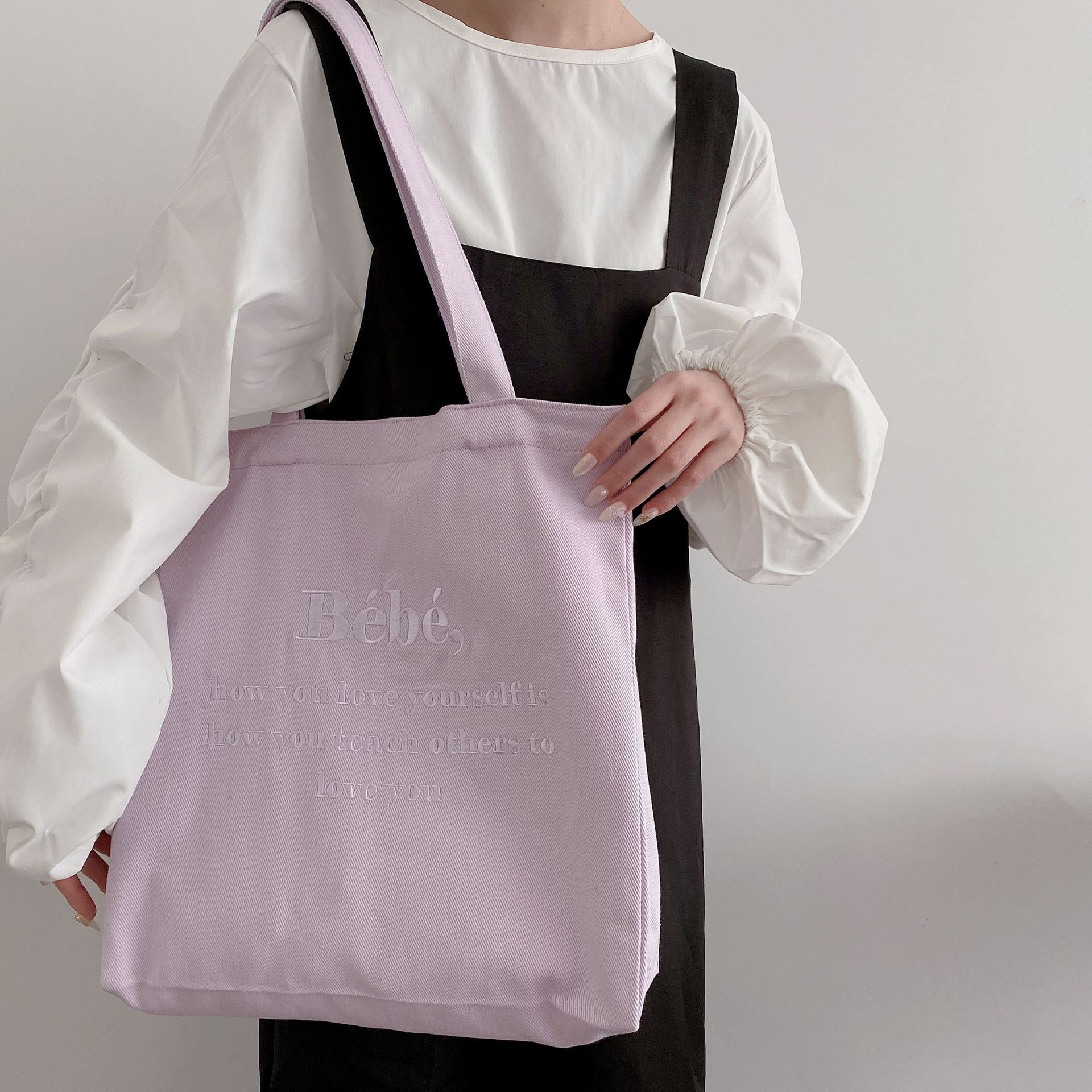Bebe sac bandoulière carré brodé taro violet