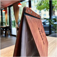 Protège-Menus de Restaurant Personnalisables 12 Vues, Couverture en Cuir avec Poche Intérieure et Porte-Menus en Bois