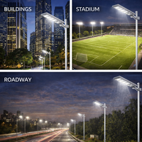 Lampadaire solaire LED intelligent pour ville avec caméra (en option) Système d'éclairage routier extérieur classé IP66 avec batterie de secours