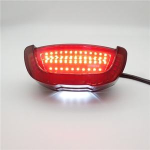 Feu arrière de moto, clignotant gauche et droit à défilement lumineux, feu stop, feu de position, feu de nuit, fonction 5-en-1 - Product Image 6