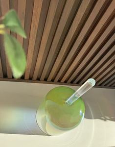 Bol chantant en cristal de quartz pur à 99,99 % avec poignée, thérapie <span class=keywords><strong>quantique</strong></span> d'alchimie, chakra vert, fréquence 432 Hz/440 Hz pour le son - Product Image 1