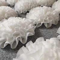Fleur en tissu chiffon 3D en gros, faite à la main, accessoires vestimentaires décoratifs artificiels très demandés pour bandeaux