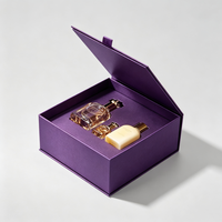 Boîtes cadeaux luxe en carton violet, grand logo, pliables, rigides, magnétiques, mat, pour parfums, en papier.